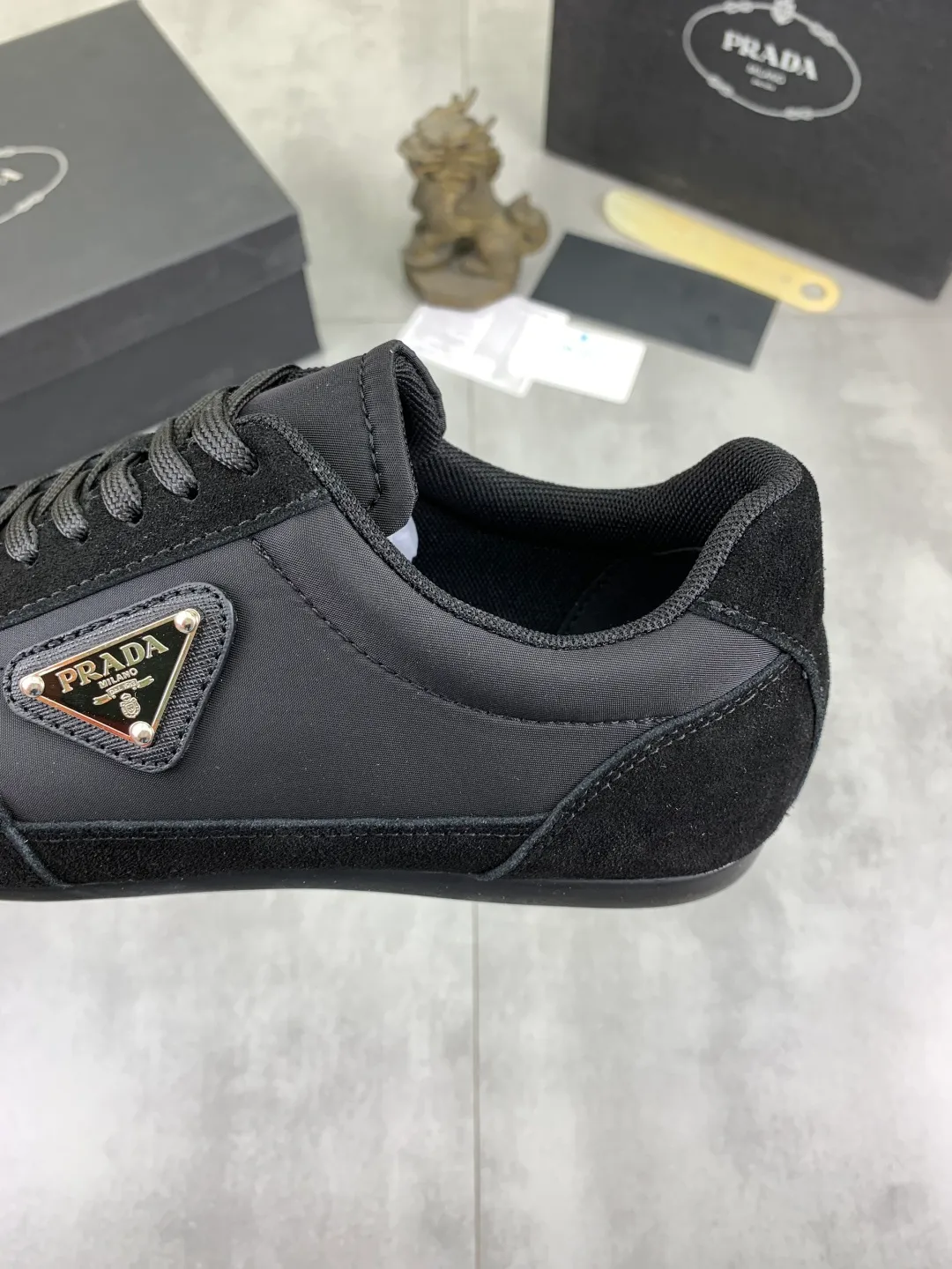 Men's Men's Shoes💰P440💰[New Style] The latest classic model of high-quality PRADA breathable and comfortable men's shoes has been launched on the official website in 1:1 reproduction, synchronized in Hong Kong counters and on the same catwalk; all made of calfskin with breathable mesh fabric ➕Imported soft and comfortable sheep Leather lining, 🍡🍡original 1:1 rubber outsole, non-slip and wear-resistant; comfortable to wear, attractive style, fine workmanship, and simple and neat shoe last, showing a man's courage and toughness, 👍size 38 to 44; 4️⃣colors🉑️ to choose from